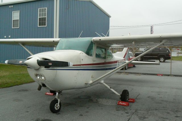 Cessna Skyhawk (N75607)