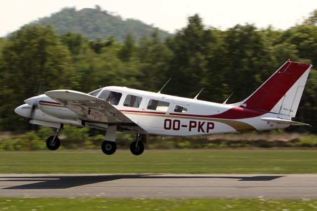 Piper Seneca (OO-PKP)