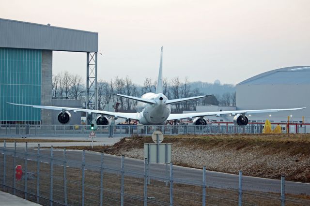 BOEING 747-8 (N458BJ)