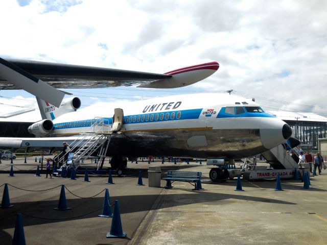 Boeing 727-100 (N7001U)