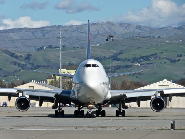 Boeing 747-400 (N670US) - The San Francisco 49ers heading off to the Super Bowl.