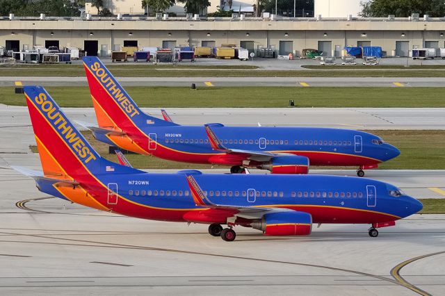 Boeing 737-700 (N720WN) - "Taxiway Tango"