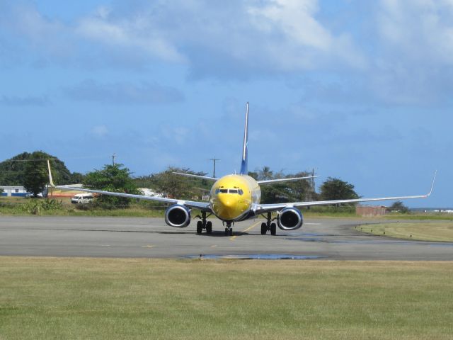 Boeing 737-700 (C-GTQI)