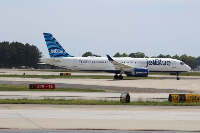 Airbus A220-300 (N3149J)