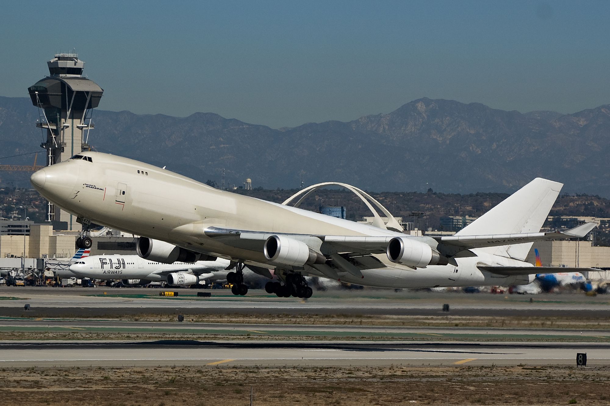 Boeing 747-400 (N476MC) - Nikon D-50 w/70-300 VR lens at 122 mm