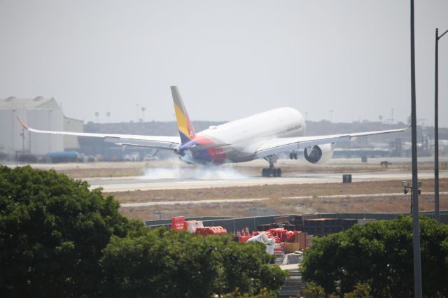 Airbus A350-900 (HL8359)