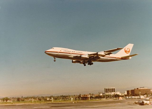 Boeing 747-200 — - Japan Airlines B-747 landing at KLAX spring 1977