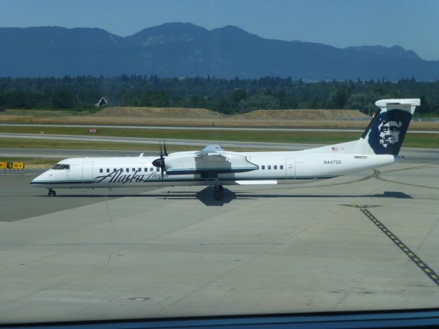 de Havilland Dash 8-400 (N447QX)