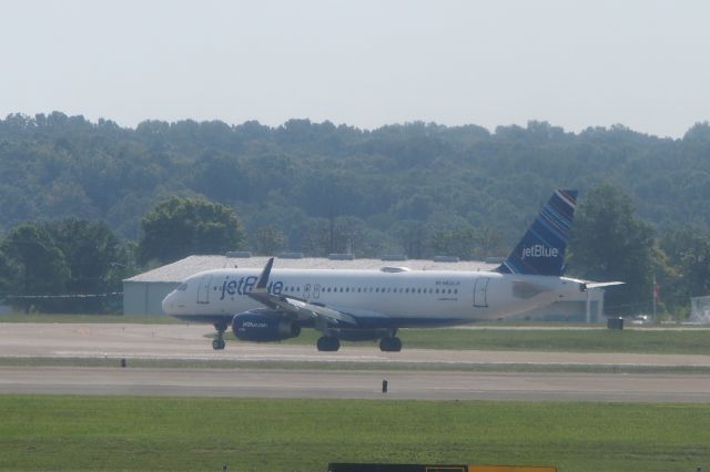 Embraer 175 (N804JB)