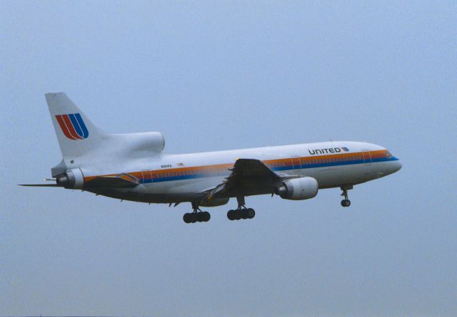 Lockheed L-1011 TriStar (N501PA) - Final Approach to Narita Intl Airport Rwy16 on 1986/09/15