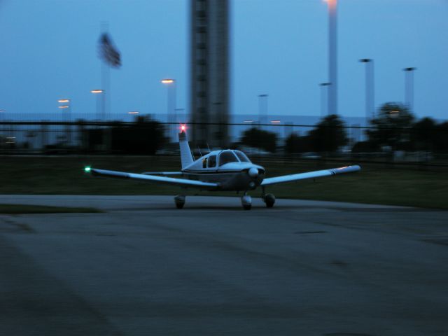 Piper Cherokee (N6832W)