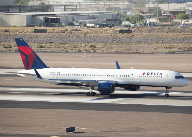 Boeing 757-200 (N6710E)