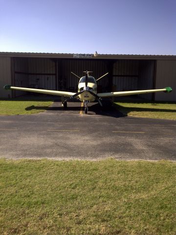 Beechcraft 35 Bonanza (N6641R)