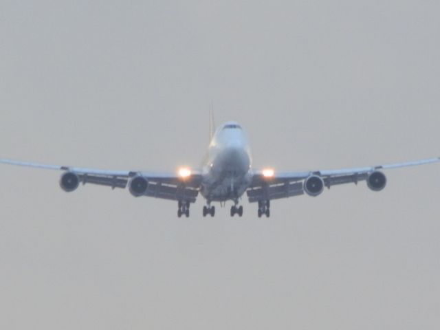 Boeing 747-400 (N477MC)