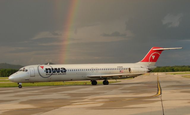 McDonnell Douglas DC-9-50 (N762NC)