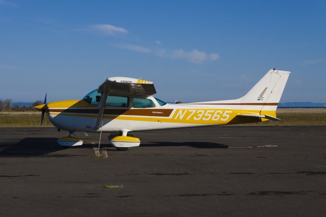 Cessna Skyhawk (N73565)