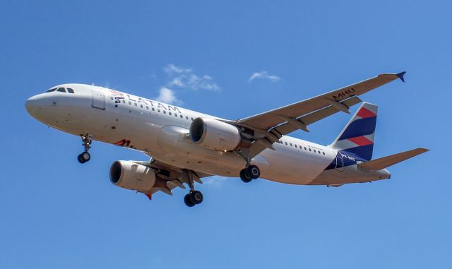 Airbus A320 (PR-MHU)