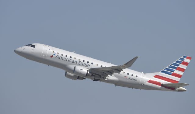 Embraer 175 (N219NN) - Departing LAX