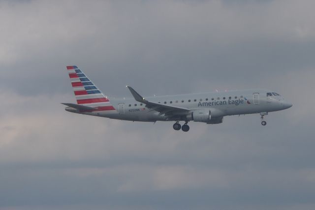 Embraer 170/175 (N250NN)