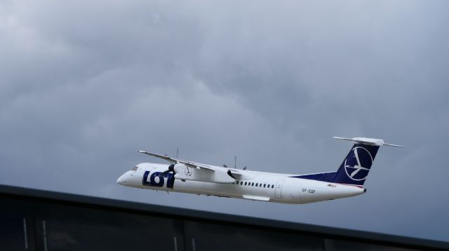 de Havilland Dash 8-400 (SP-EQF)