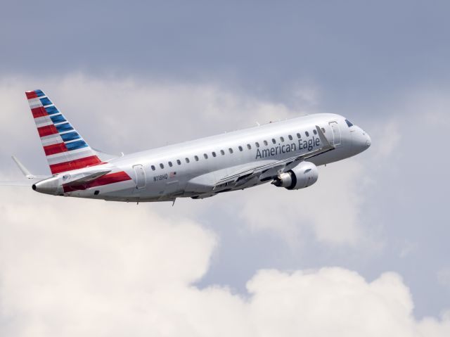 Embraer 175 (N118HQ) - Take off 22R. Canon 600mm lens. 08-AUG-2022.