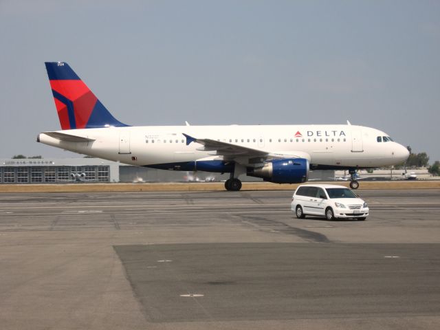 Airbus A319 (N328NB) - Taxiing to gate after landing