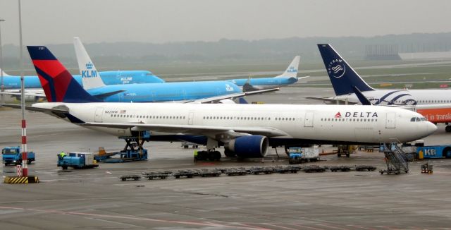 Airbus A330-300 (N821NW)