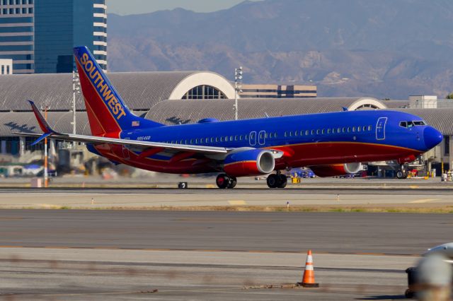 Boeing 737-700 (N8646B)