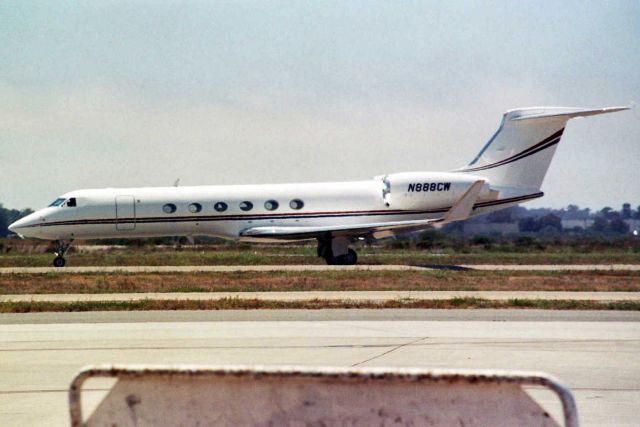 Gulfstream Aerospace Gulfstream V (N888CW) - Seen here in Aug-05.  Reregistered N545CC 10-May-08 then N209MG 3-Apr-15.