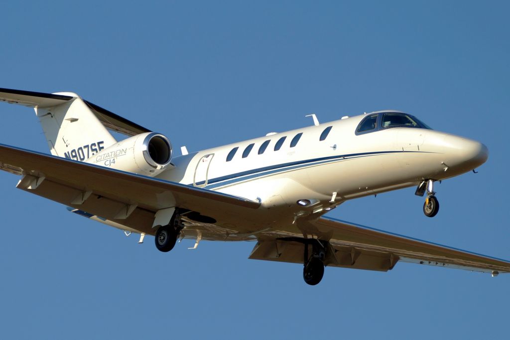 Cessna Citation CJ1 (N907SF) - 12R approach.