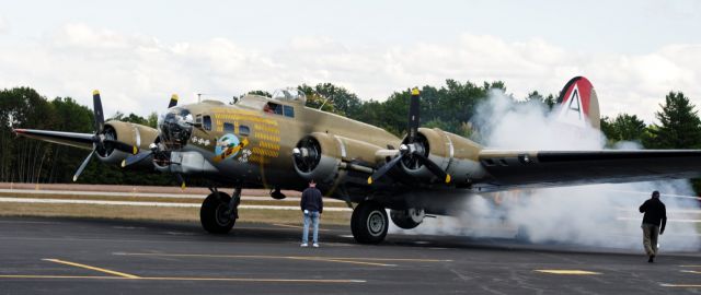 Boeing B-17 Flying Fortress (N93012) - Smoky start