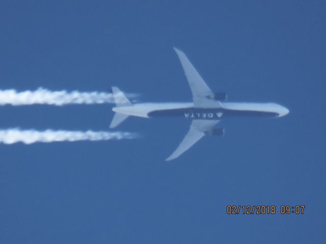 BOEING 767-400 (N835MH)