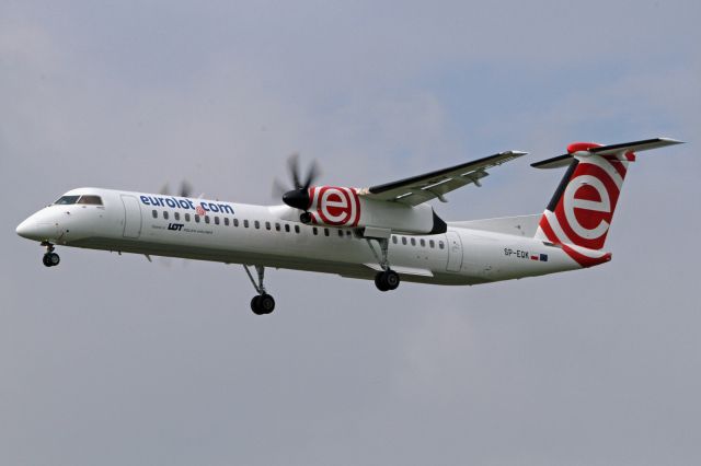 de Havilland Dash 8-400 (SP-EQK)