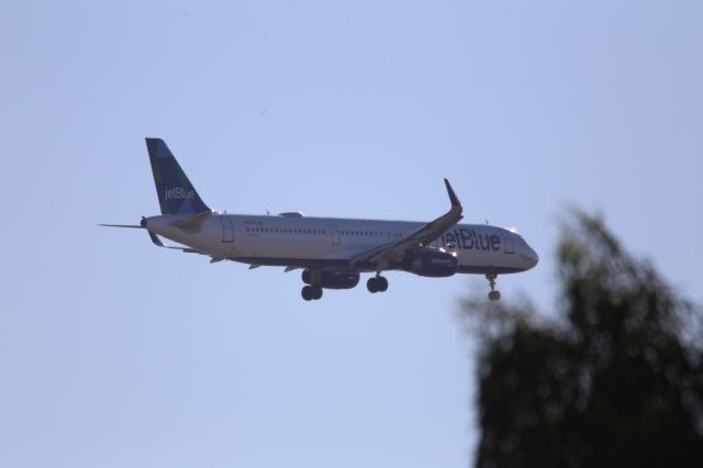 Airbus A321 (N993JE)