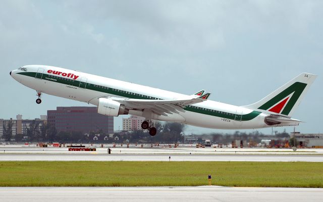 Airbus A330-200 (I-EEZA) - taking off from R-8R