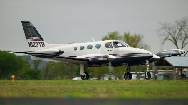 Cessna 340 (N123TB)