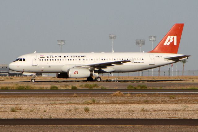 Airbus A320 (VT-EYJ)