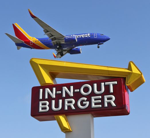 Boeing 737-700 (N7723E) - Landing by In-N-Out Burger. 