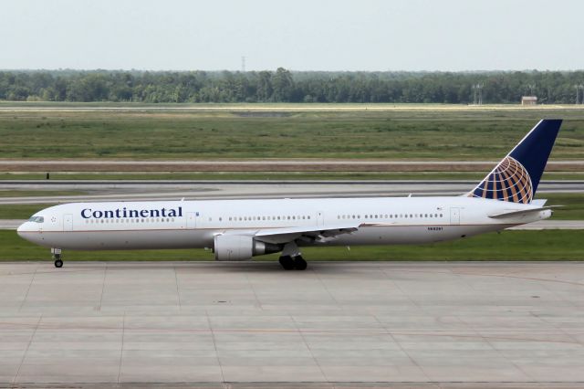 BOEING 767-400 (N68061)