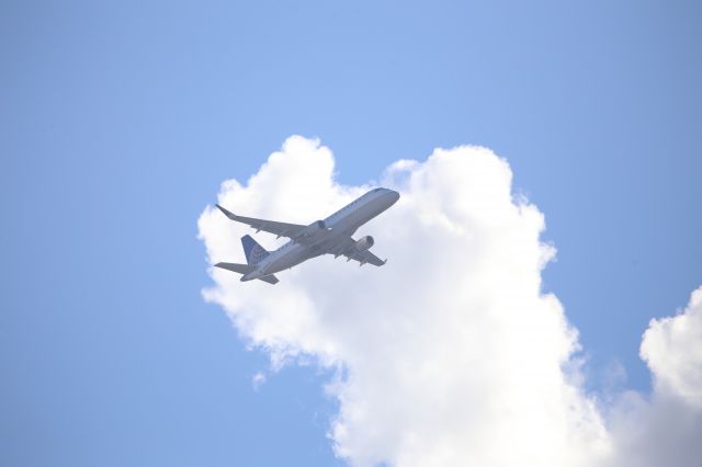 EMBRAER 175 (long wing) (N145SY)