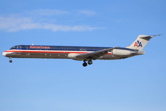 McDonnell Douglas MD-83 (N7528A)