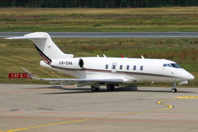 Canadair Challenger 350 (CS-CHA)