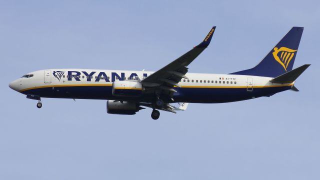 Boeing 737-800 (EI-FTF)