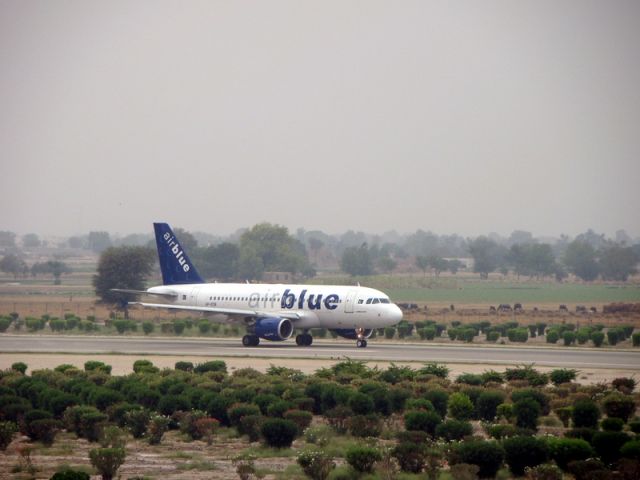 Airbus A319 (AP-EDB) - ABQ - Air Blue