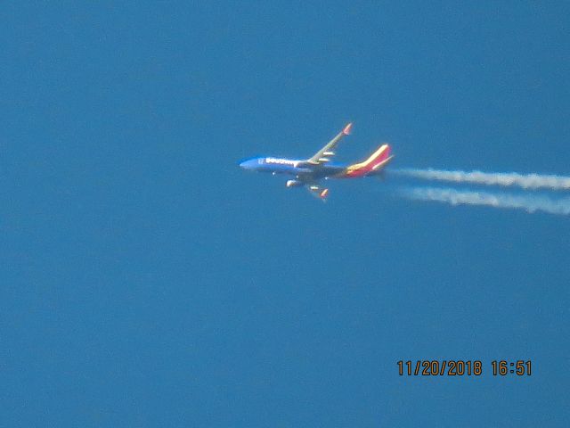 Boeing 737-800 (N8662F)