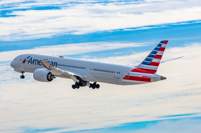 Boeing 787-9 Dreamliner (N836AA) - American Airlines 787-9 taking off from PHX on 12/16/22. Taken with a Canon R7 and Tamron 70-200 G2 lens.