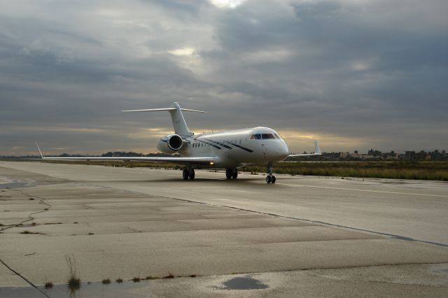 Bombardier Global 5000 (5A-UAB)