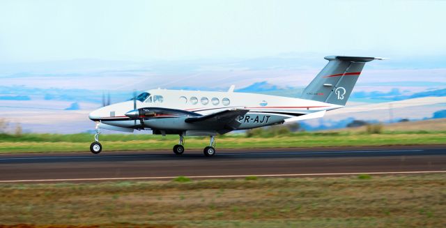 PR-AJT — - KING AIR C90 - MARINGA - SBMG