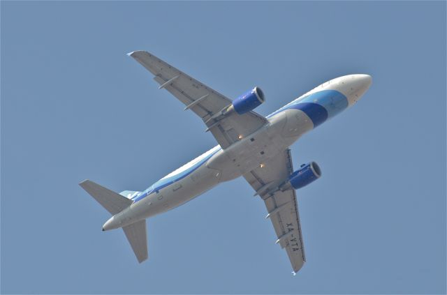 Airbus A320 (XA-VTA) - On finals into 05R México City Intl.