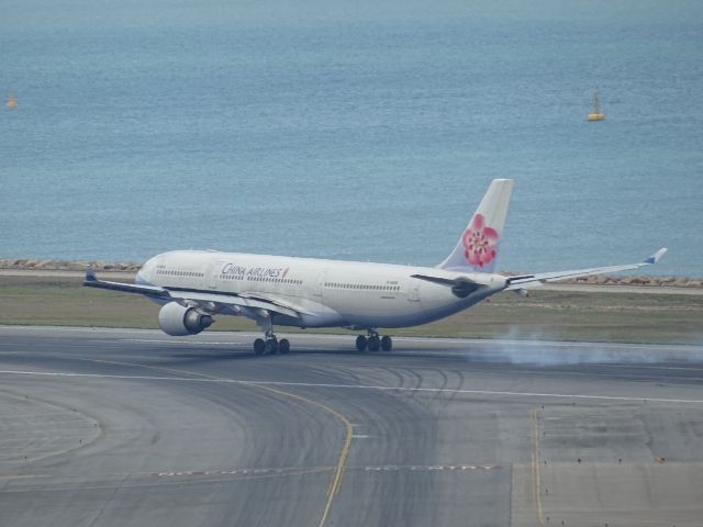 Airbus A330-300 (B-18305)